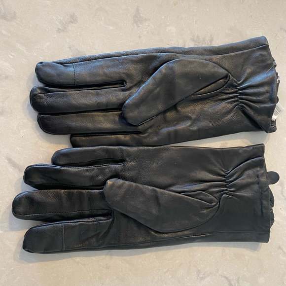 Never worn Michael Kors Gloves - Picture 2 of 4